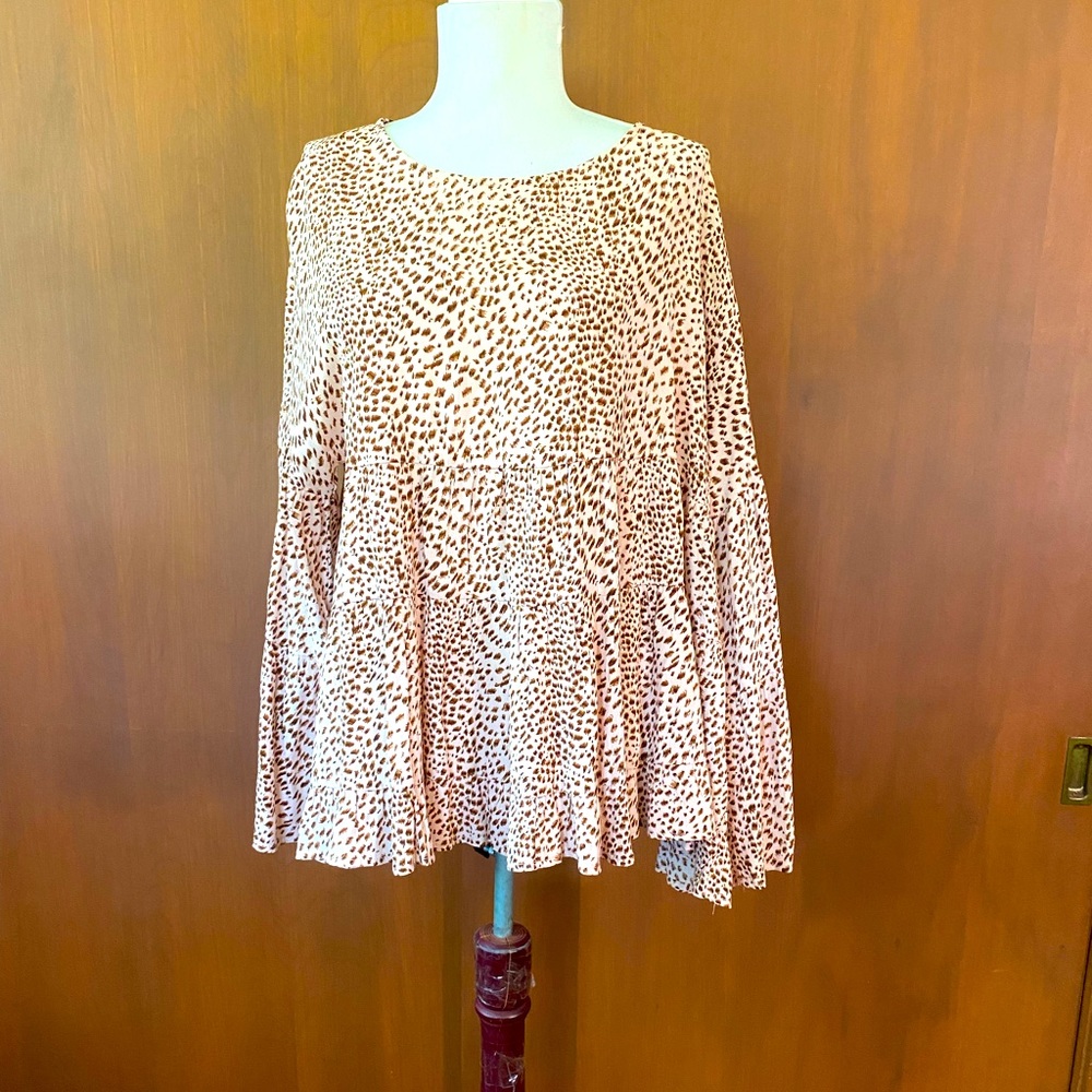 Pinch flowing patterned top